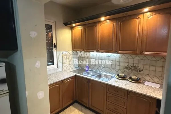 Shtepi ne shitje Apartament ne Tirane, 3+1, Mobilimi Pjeserisht e mobiluar, Pagesa 165,000  Euro.