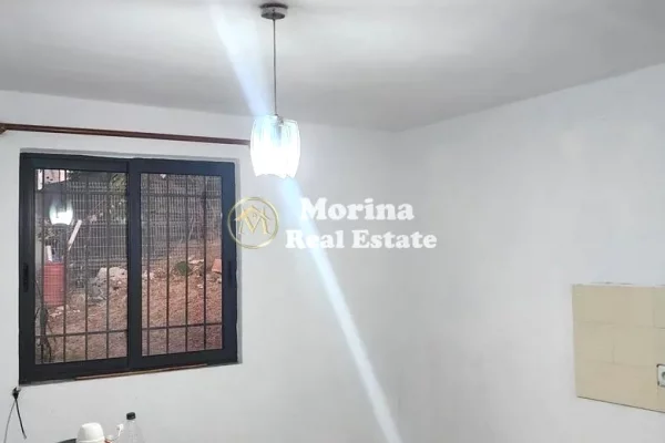Shtepi me qera Shtepi Private ne Tirane, 2+1, Mobilimi Bosh, pa mobiluar, Pagesa 520  Euro.