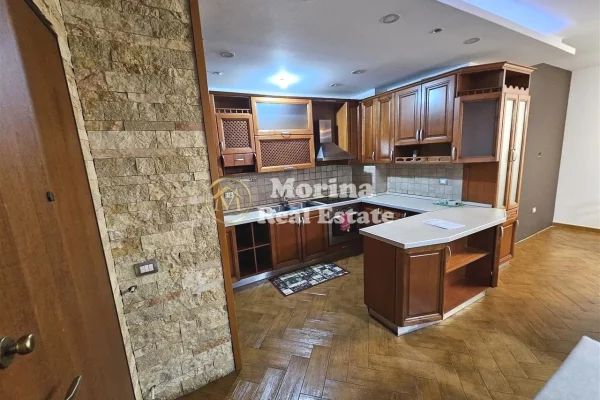 Appartamento in affitto a Tirana 3+1, Arredato