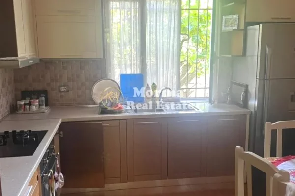 Casa privata/Indipendente in affitto a Tirana 1+1, Arredato