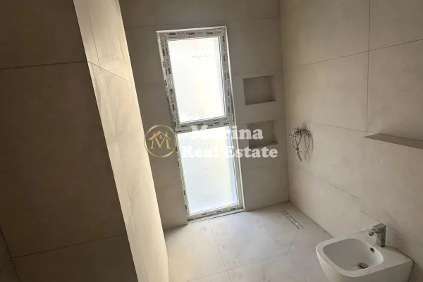 Shtepi me qera Apartament ne Tirane, 2+1, Mobilimi Bosh, pa mobiluar, Pagesa 500  Euro.