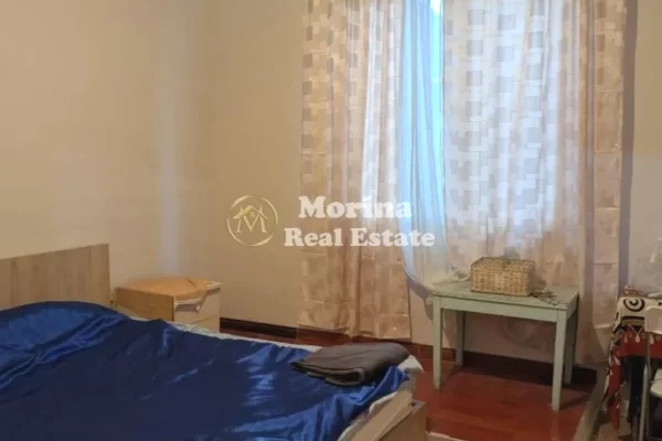Shtepi me qera Shtepi Private ne Tirane, 2+1, Mobilimi E mobiluar, Pagesa 450  Euro.