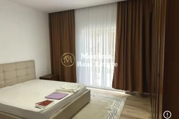 Shtepi me qera Vila Luksoze ne Tirane, 3+1, Mobilimi E mobiluar, Pagesa 700  Euro.