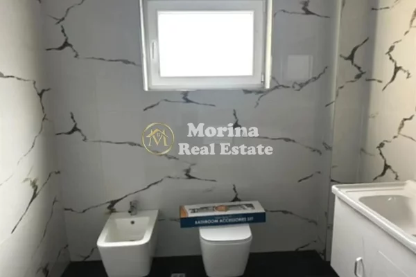 Shtepi me qera Vila Luksoze ne Tirane, 3+1, Mobilimi E mobiluar, Pagesa 700  Euro.