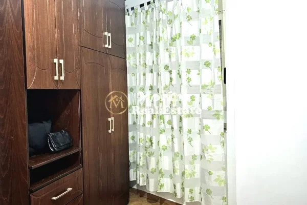 Shtepi me qera Apartament ne Tirane, 2+1, Mobilimi E mobiluar, Pagesa 400  Euro.