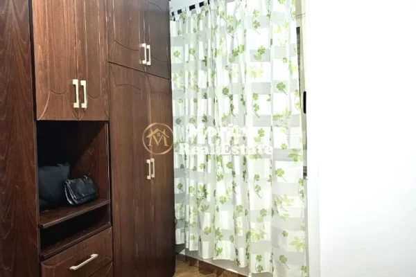 Shtepi me qera Apartament ne Tirane, 2+1, Mobilimi E mobiluar, Pagesa 400  Euro.