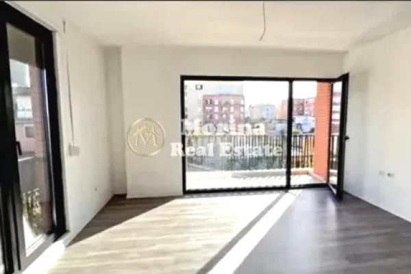 Shtepi ne shitje Apartament ne Tirane, 1+1, Mobilimi Bosh, pa mobiluar, Pagesa 196,000  Euro.