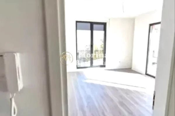 Shtepi ne shitje Apartament ne Tirane, 1+1, Mobilimi Bosh, pa mobiluar, Pagesa 196,000  Euro.