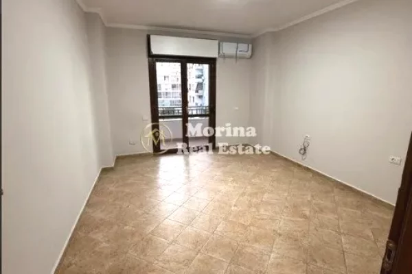 Shtepi me qera Apartament ne Tirane, 4+1, Mobilimi Bosh, pa mobiluar, Pagesa 1,000  Euro.