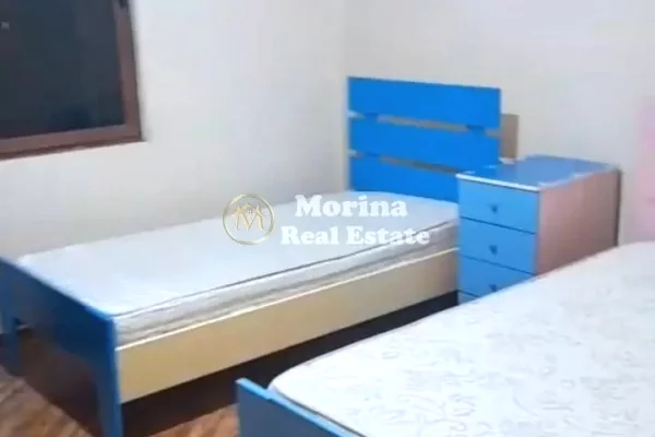 Shtepi me qera Shtepi Private ne Tirane, 2+1, Mobilimi E mobiluar, Pagesa 300  Euro.