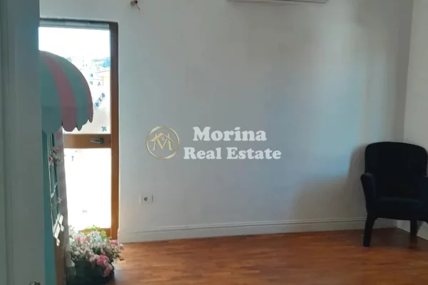 Shtepi ne shitje Vila Luksoze ne Tirane, 7+1, Mobilimi Pjeserisht e mobiluar, Pagesa 600,000  Euro.