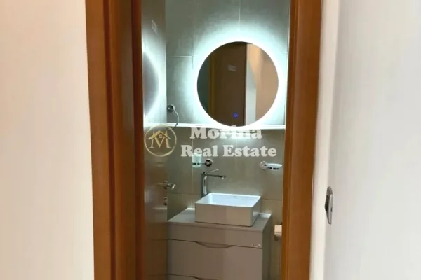 Qera | Ambjent Biznesi | Blloku, Rruga Brigada VIII | 1000 Euro/muaj