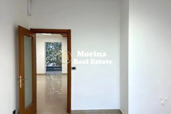 Qera | Ambjent Biznesi | Blloku, Rruga Brigada VIII | 1000 Euro/muaj