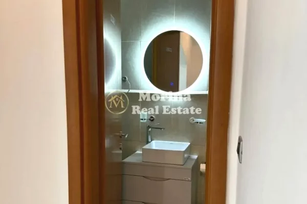 Qera | Ambjent Biznesi | Blloku, Rruga Brigada VIII | 1000 Euro/muaj