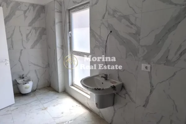 Shtepi ne shitje Apartament ne Tirane, 2+1, Mobilimi Bosh, pa mobiluar, Pagesa 200,000  Euro.