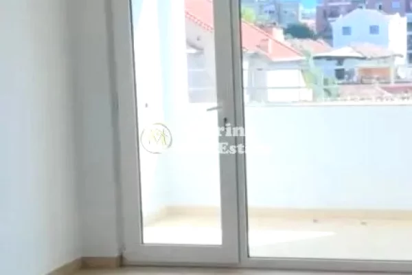 Qera | Ambjent Biznesi | Rruga Ferit Xhajko | 500 €/muaj