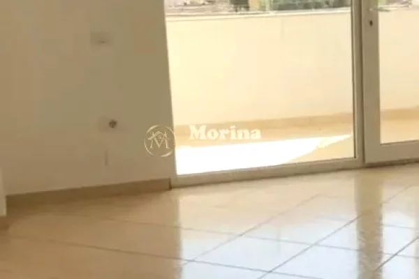 Qera | Ambjent Biznesi | Rruga Ferit Xhajko | 500 Euro/muaj