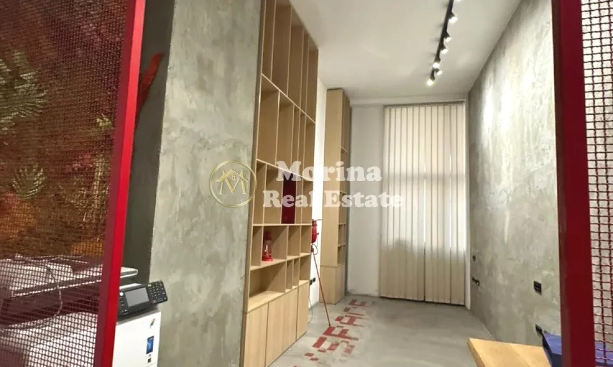 Qera | Ambjent Biznesi | Galeria 17 Nentori 500 Euro/muaj