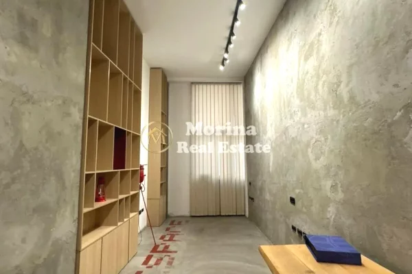 Qera | Ambjent Biznesi | Galeria 17 Nentori 500 Euro/muaj