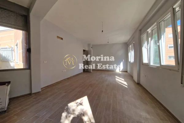 Shtepi ne shitje Apartament ne Tirane, 2+1, Mobilimi Bosh, pa mobiluar, Pagesa 105,000  Euro.