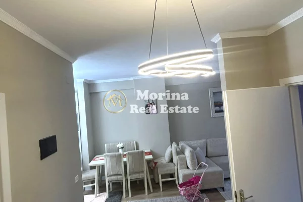 Shtepi ne shitje Apartament ne Tirane, 2+1, Mobilimi E mobiluar, Pagesa 153,000  Euro.