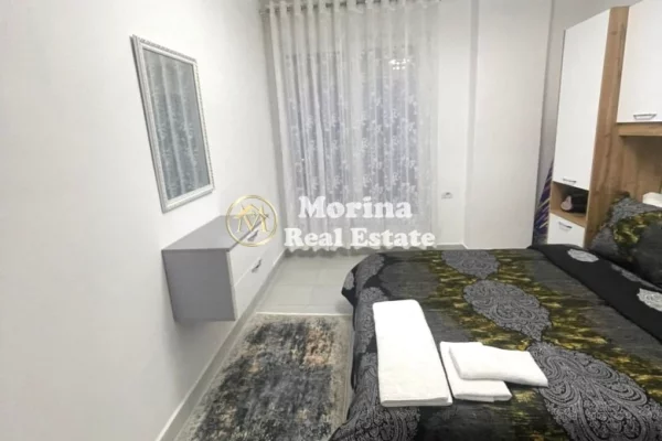 Mansarda(ultimo piano del tetto) in affitto a Tirana 3+1, Arredato