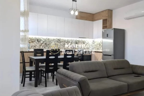 Appartamento in affitto a Tirana 2+1, Arredato