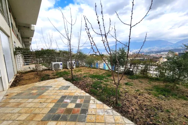 Shtepi me qera Vila Luksoze ne Tirane, 4+1, Mobilimi E mobiluar, Pagesa 1,800  Euro.