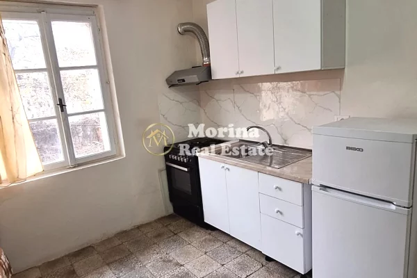 Shtepi me qera Apartament ne Tirane, 1+1, Mobilimi E mobiluar, Pagesa 280  Euro.