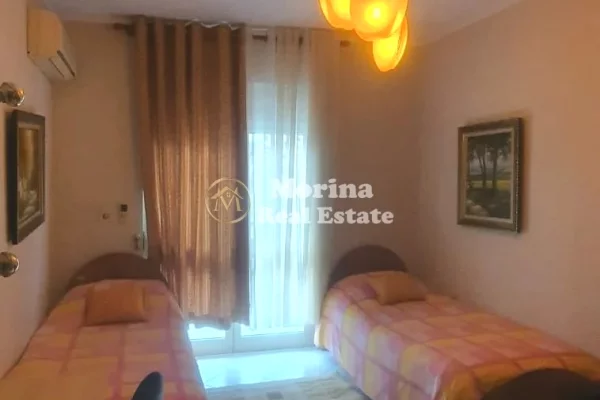 Shtepi me qera Vila Luksoze ne Tirane, 3+1, Mobilimi E mobiluar, Pagesa 600  Euro.