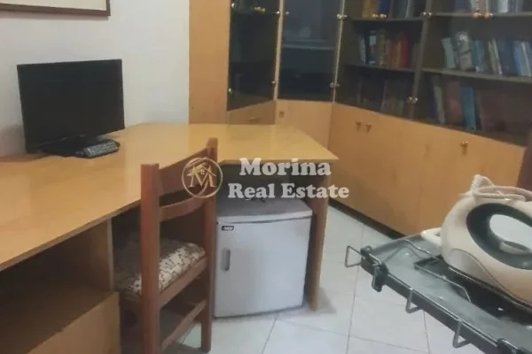 Shtepi me qera Vila Luksoze ne Tirane, 3+1, Mobilimi E mobiluar, Pagesa 600  Euro.