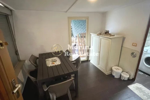 Shtepi me qera Apartament ne Tirane, 3+1, Mobilimi E mobiluar, Pagesa 600  Euro.