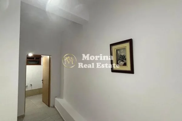 Casa privata/Indipendente in affitto a Tirana Garsoniere, SemiArredato