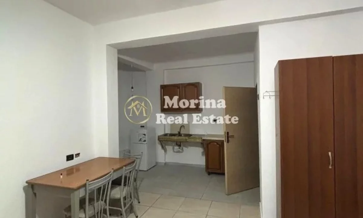 Casa privata/Indipendente in affitto a Tirana Garsoniere, SemiArredato