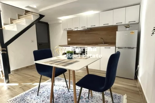 Shtepi me qera Duplex(shtepi me 2 kate) ne Tirane, 1+1, Mobilimi E mobiluar, Pagesa 500  Euro.