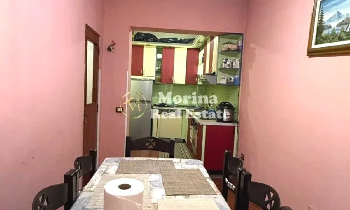 Shtepi me qera Apartament ne Tirane, 2+1, Mobilimi E mobiluar, Pagesa 300  Euro.