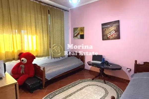 Shtepi me qera Apartament ne Tirane, 2+1, Mobilimi E mobiluar, Pagesa 300  Euro.