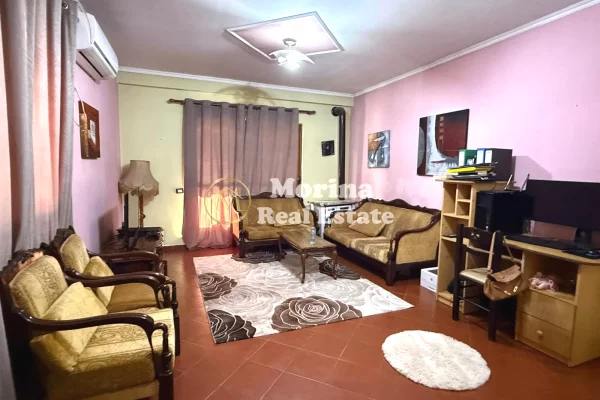 Shtepi me qera Apartament ne Tirane, 2+1, Mobilimi E mobiluar, Pagesa 300  Euro.