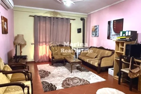 Shtepi me qera Apartament ne Tirane, 2+1, Mobilimi E mobiluar, Pagesa 300  Euro.