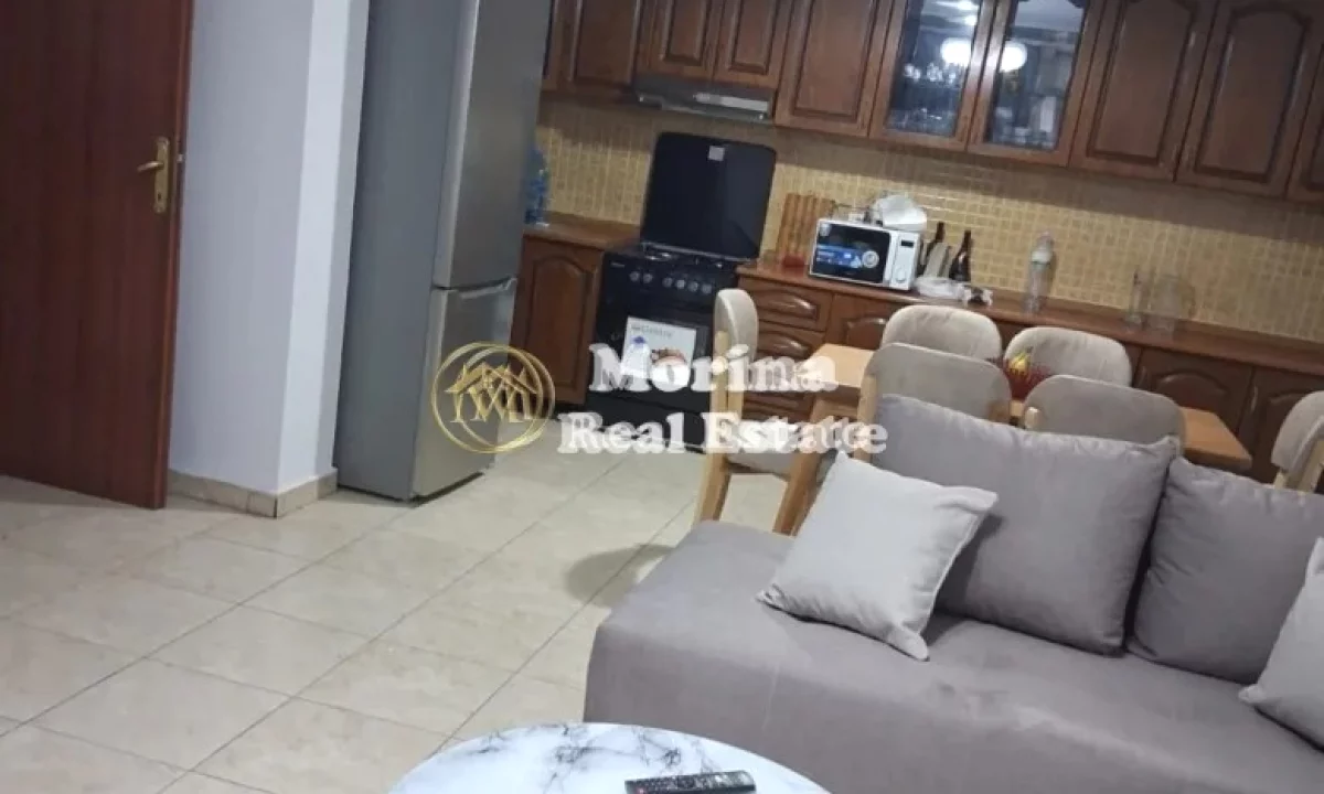 Shtepi me qera Shtepi Private ne Tirane, 3+1, Mobilimi E mobiluar, Pagesa 500  Euro.