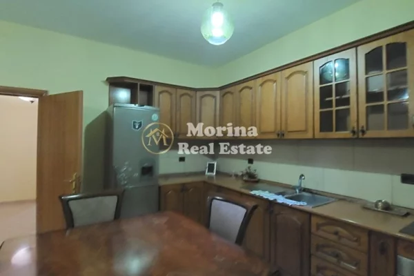 Casa privata/Indipendente in affitto a Tirana 3+1, Arredato