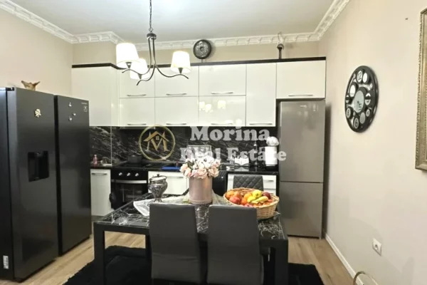 Appartamento in vendita a Tirana 2+1, Arredato