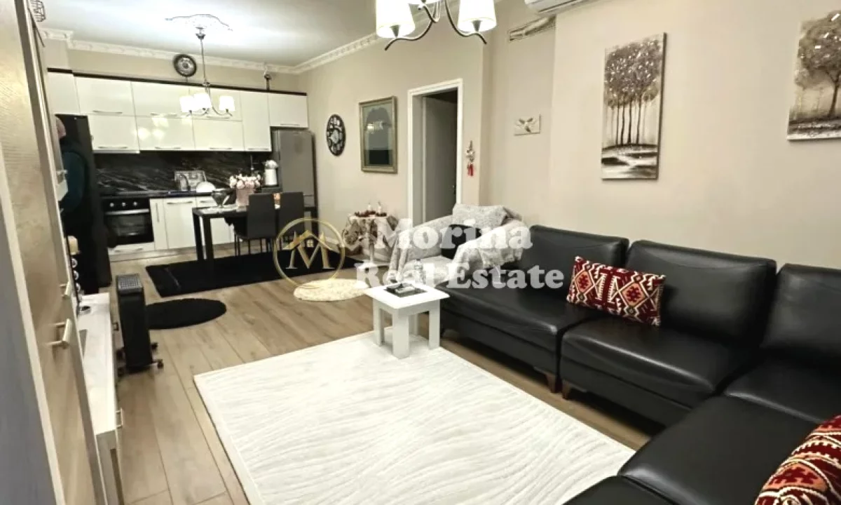 Appartamento in vendita a Tirana 2+1, Arredato