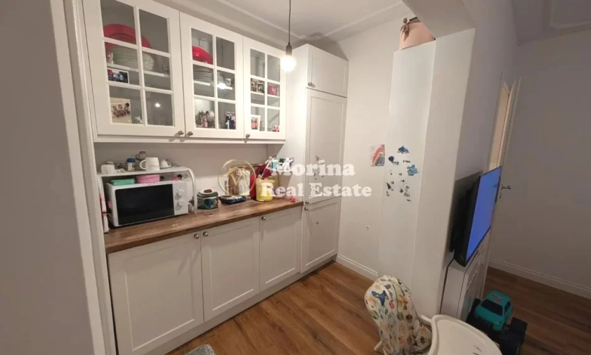 Shtepi ne shitje Apartament ne Tirane, 2+1, Mobilimi E mobiluar, Pagesa 195,800  Euro.