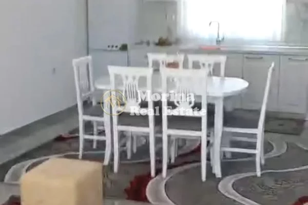 Casa privata/Indipendente in affitto a Tirana 2+1, Arredato