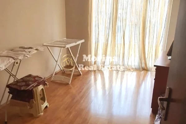 Shtepi me qera Apartament ne Tirane, 3+1, Mobilimi E mobiluar, Pagesa 550  Euro.