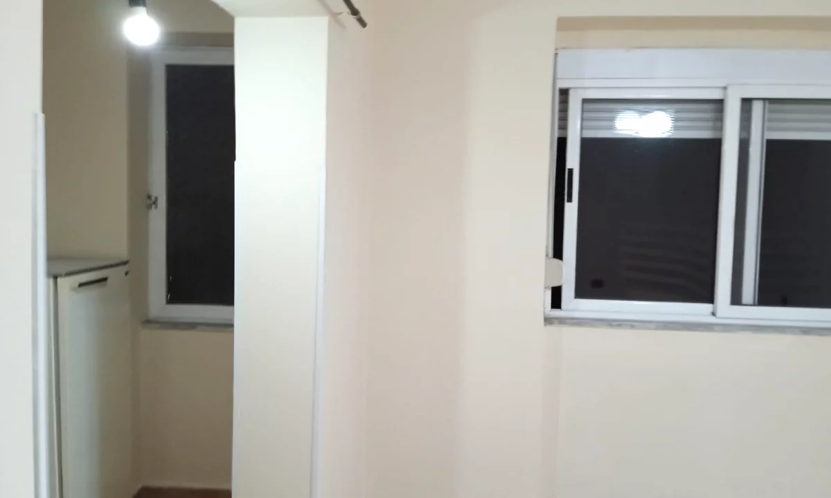 Shtepi ne shitje Apartament ne Tirane, 2+1, Mobilimi Bosh, pa mobiluar, Pagesa 136,000  Euro.