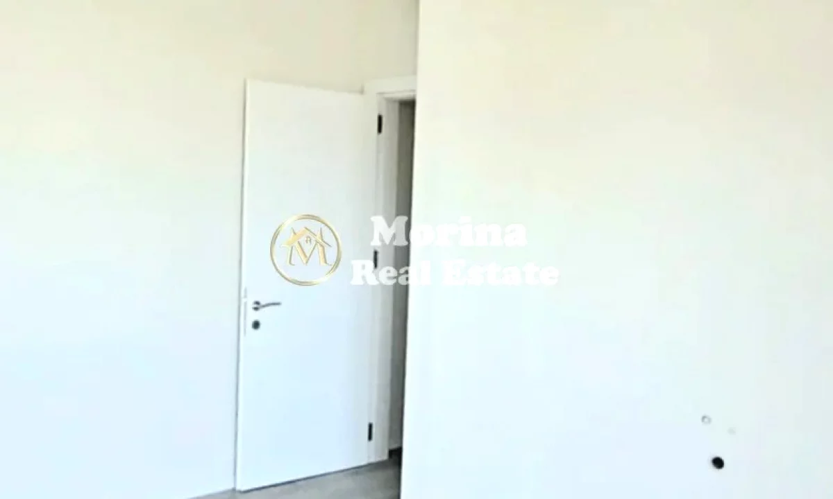 Appartamento in affitto a Tirana 3+1, Vuoto