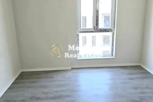 Appartamento in affitto a Tirana 3+1, Vuoto