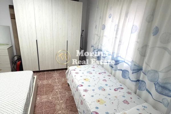 Shtepi me qera Shtepi Private ne Tirane, 1+1, Mobilimi E mobiluar, Pagesa 400  Euro.
